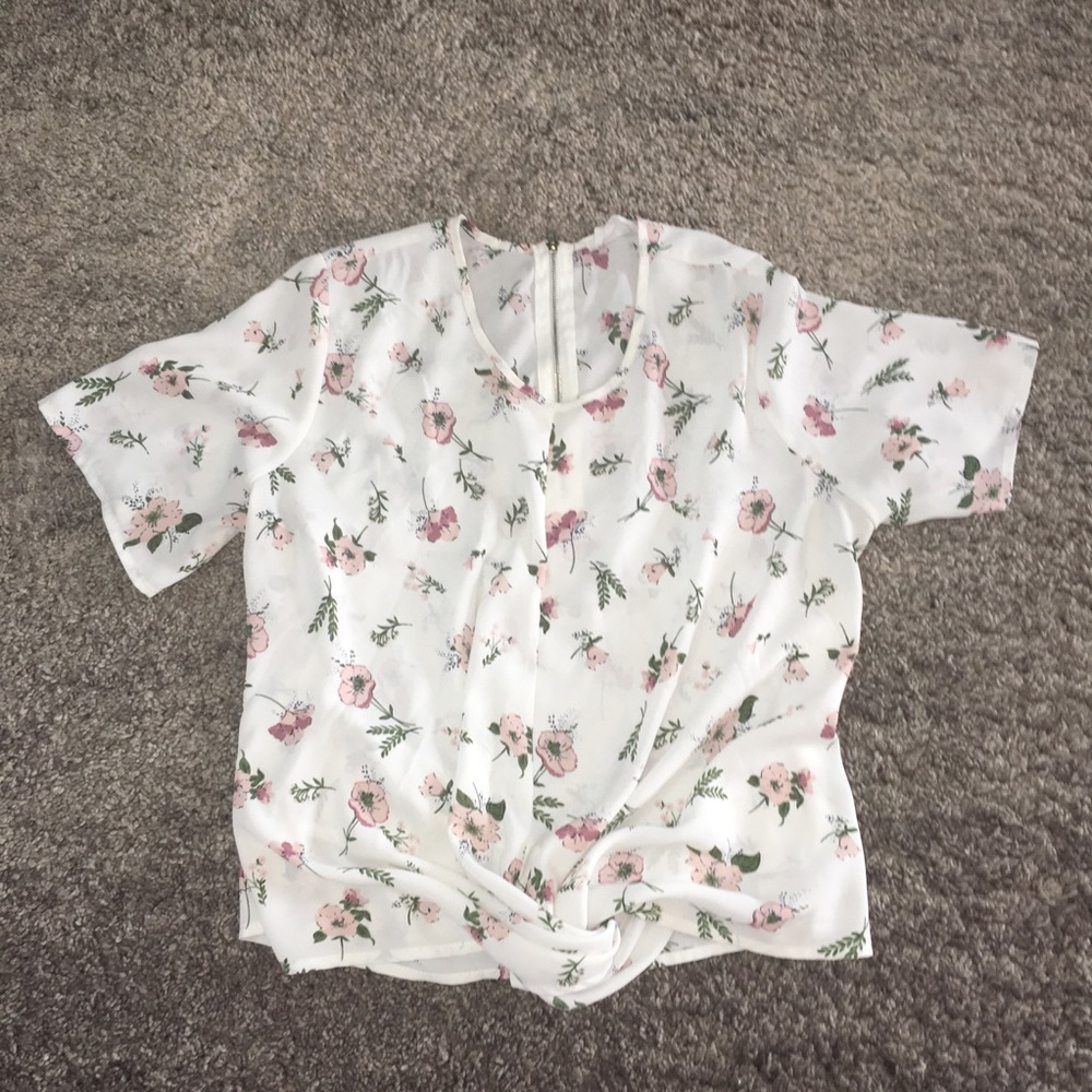 Cute, light, front knot, floral top